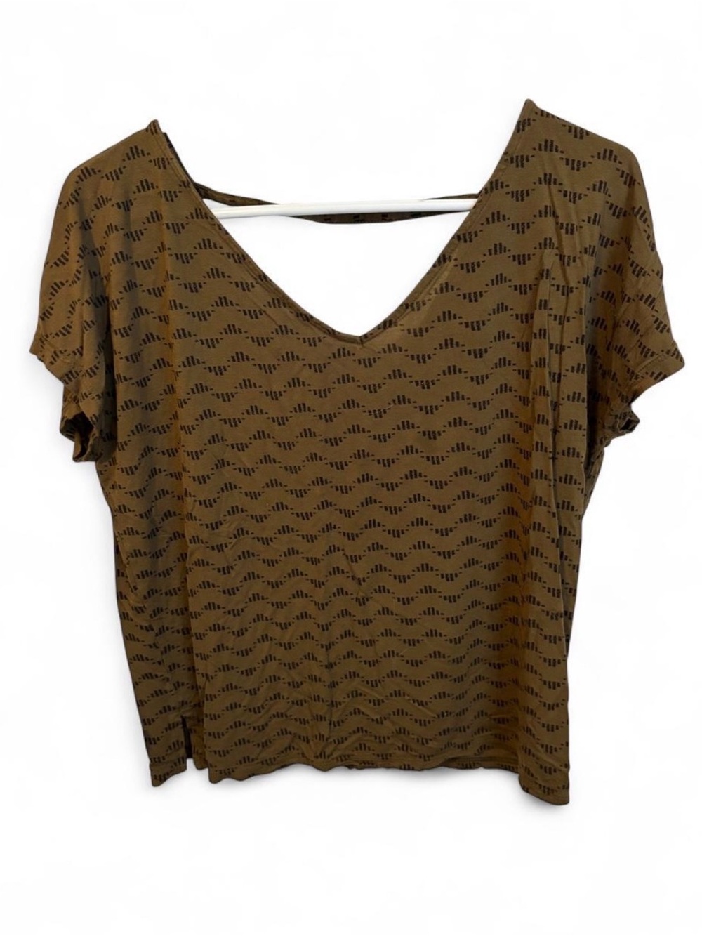 Old Navy Brown V-Neck Short Sleeve Top with Black Wave Motif